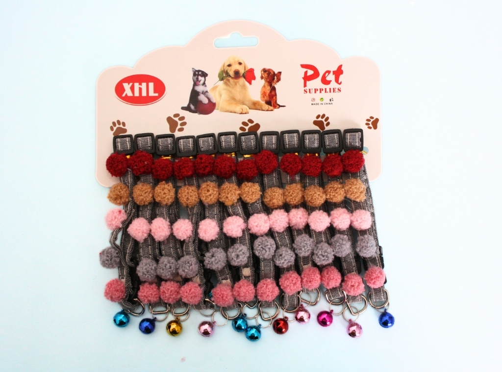 Collar con Pompones